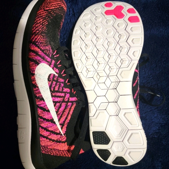 Nike Fly Knit Runners - Picture 1 of 2